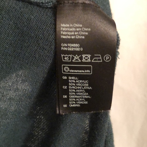 H&M lightweight dark green sweater. Size Med. - Picture 6 of 6